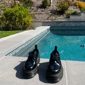 Dr. Martens Black Holly Derby’s